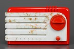 Red Plaskon + Beetle Plastic Detrola 278 ’Super Pee-Wee’ Radio